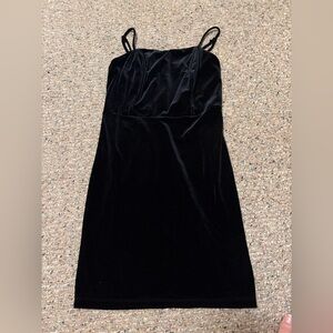 Black bodycon velvet mini dress